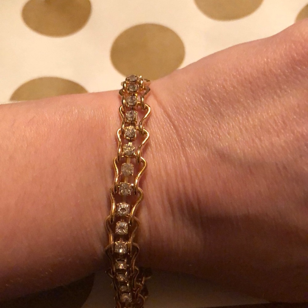 PERFECT FOR MOTHERS DAY! Gorgeous tennis bracelet